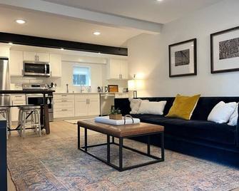 Modern, new & industrial in Georgetown - Seattle - Sala de estar