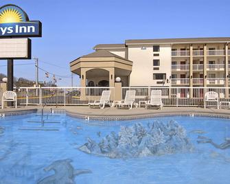 Days Inn by Wyndham Apple Valley Pigeon Forge/Sevierville - Sevierville - Pool