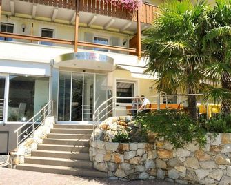 Hotel Flora - Lagundo - Building