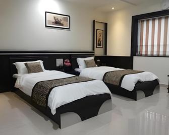 Hotel Jash Palace - Jamnagar - Habitación