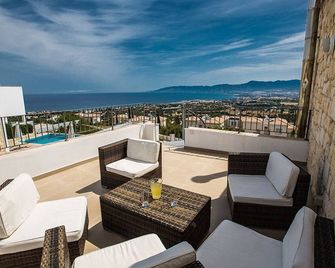 Villa Tavrou Enas - Stunning 3 Bedroom Latchi Villa With Pool With Panoramic - Neo Chorio - Balcón