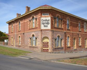Central Springs Inn - Daylesford - Building