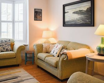 3 bedroom accommodation in Broadstairs - Broadstairs - Living room