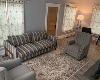 Quaint Victorian Style Getaway in Norwalk Ohio - Norwalk - Obývací pokoj
