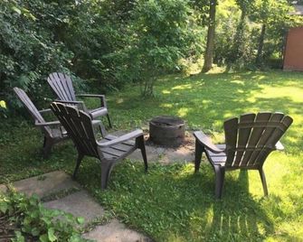 Touch of Glass Cottage in Bayfield - Bayfield - Patio