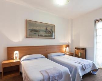 Hotel Franini - Costa Volpino - Camera da letto