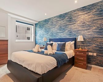 Sapphire Suite-Citycentre-Luxury-Freeparking - Birmingham - Bedroom