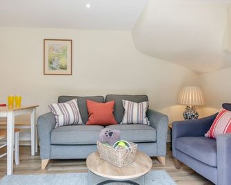 White Cottage - Eastbourne - Living room