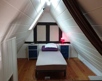Alsace ,riquewihr House Of The 16th Century ( 4 To 14 Persons ) - Breitenbach-Haut-Rhin - Camera da letto