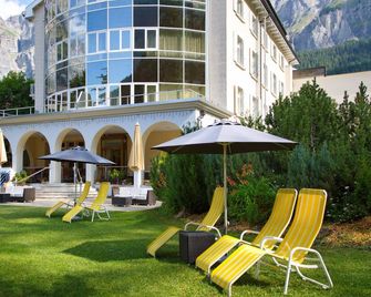 Thermal Hotels & Walliser Alpentherme Leukerbad - Leukerbad - Patio