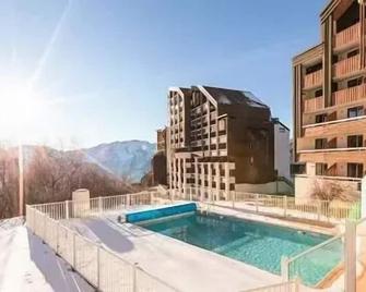 Résidence Pierre & Vacances Les Bergers - Huez - Piscine