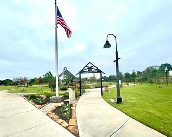 3 Bedroom Entire Home - Centrally located in Katy, Texas - Katy - Outdoors view