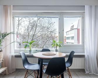 Bright & Spacious Studio in Lahti Center - Lahti - Jídelna