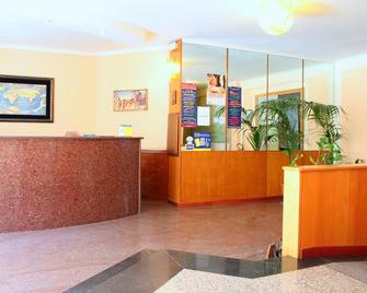 Hotel Cristal - Bari - Front desk