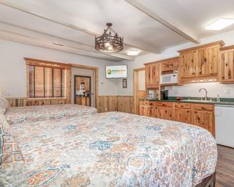 Mt Views: Guesthouse W/2 Horse Stalls + Turnout, Sleeps 4, Tack Room, Trails, Riding Ring - Payson - Schlafzimmer
