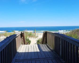 Oceanview Getaway at Same Song Twice! Condo 102\nPerfect for that winter CHILL! - Nags Head - Balkon