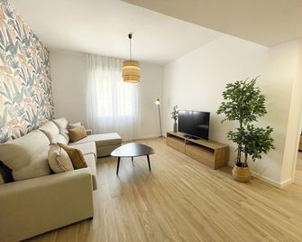 Apartamentos Zaragoza Gran Vía 3000 - Zaragoza - Living room