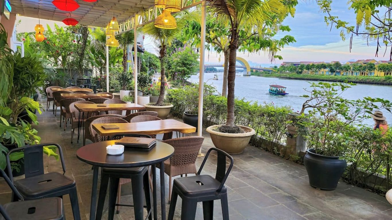 Riverside White House Boutique Hotel