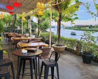 Riverside White House Boutique Hotel - Hoi An - Patio