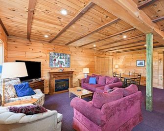 Dog-friendly, lake view cabin w/ furnished decks, Ping-Pong & darts - Louisa - Sala de estar