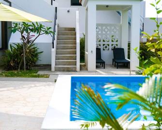 Relaxing trip for adults | Washerdryer kitchen / Ishigaki Okinawa - Ishigaki - Piscina