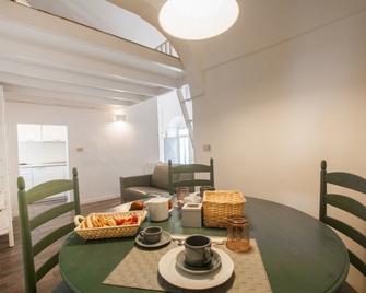I 7 Archi - Ostuni - Eetruimte