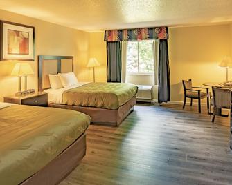 Quality Inn & Suites Woodstock near Lake Geneva - Woodstock - Bedroom
