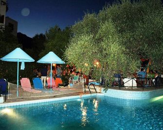 Kastro Studios Apartments - Myrtos - Pool