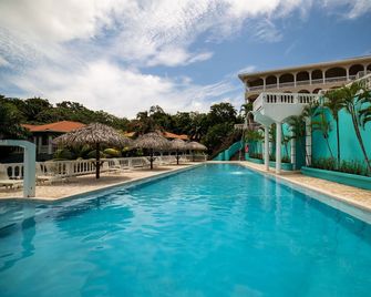 West End Dive Resort - Coxen Hole - Uima-allas