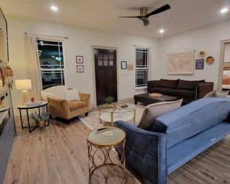 Ozarks Wonderwoods - Nixa - Sala de estar