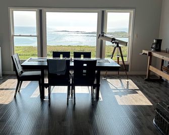 Oceanfront House with Amazing Views! - Yarmouth - Sala pranzo