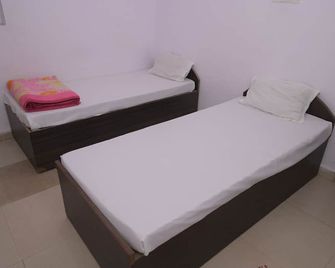 Maharani Maya Guest House Bodhgaya - Bodh Gaya - Habitación