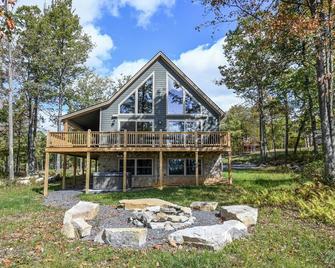 Woods-stock - McHenry - Building