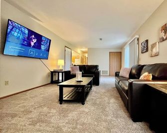 Cozy 2 Bedroom Paired Home in Middletown - Middletown - Living room
