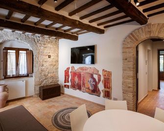 Perfetta Letizia Casa Vacanza - Assisi - Wohnzimmer