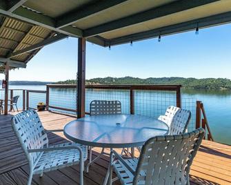 4. Waters Edge Cabin (on private peninsula with dock) - Bradley - Balcón