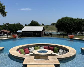 Farm Stay in a Tiny House on the Farm . Entire space - Hutto - Pool