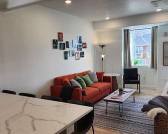 New townhouse with garage, Capitol Hill, Marmalade district - Salt Lake City - Living room