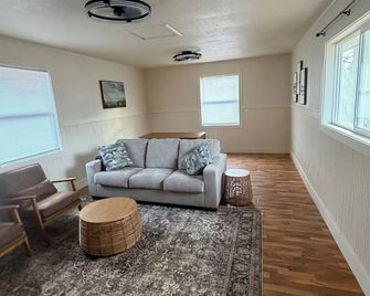 Newly Remodeled Home, Quiet Neighborhood, Perfect for Work, Sports & Outdoors - Sidney - Living room