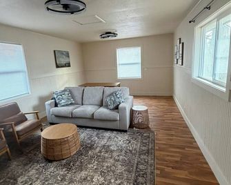 Newly Remodeled Home, Quiet Neighborhood, Perfect for Work, Sports & Outdoors - Sidney - Huiskamer