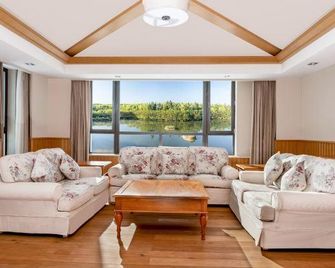 Horizon Resort & Spa Changbai Mountain - بايشان - غرفة معيشة