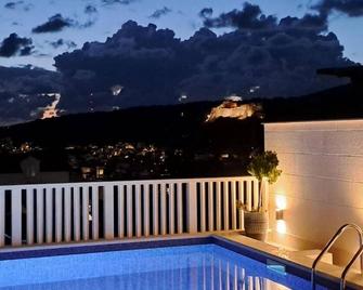 Apartments Trogrlic - Hvar - Basen