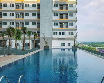 Minimalist Studio Apartment Royal Sentul Park - Babakan Madang - Piscina