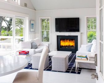 Bright White Beach House, Just a Short Stroll to Ocean- A Sunset to End Everyday - Napeague - Living room