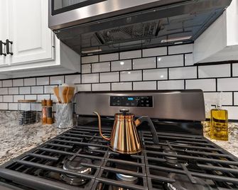 Soothing 5-bedroom house with AC in charming Willmar - Willmar - Кухня