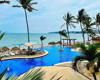 Los Picos Hotel & Suites Bucerias - Bucerias - Pool
