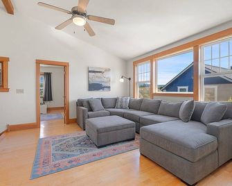 Fountain District Craftsman - Bellingham - Living room