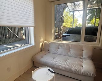 Brand New Modern Laneway House - ונקובר - סלון