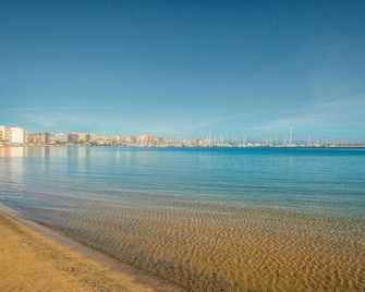 Stunning Apartment In Torrevieja - Torrevieja - Strand