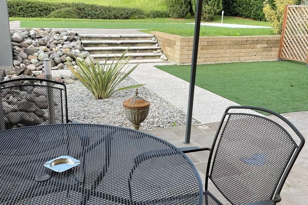 Detached Apartment in Villa With Pool, Garden And Solarium - Red - Rodengo-Saiano - Patio